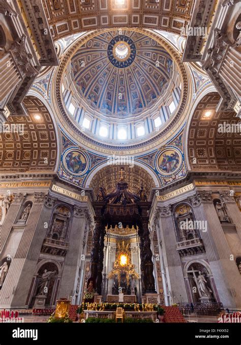 Interno della Basilica e Porziuncola sotto la cupola