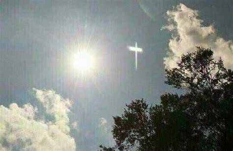 croce luminosa nel cielo di Medjugorje