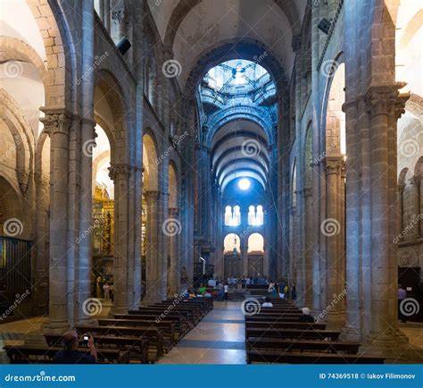 Interno romanico della Cattedrale di Santiago