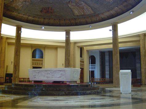 Sezione interna altare cripta apostolica