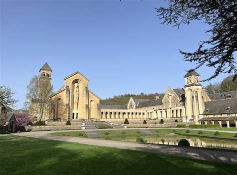 Abbazia di Scourmont tra boschi belgi