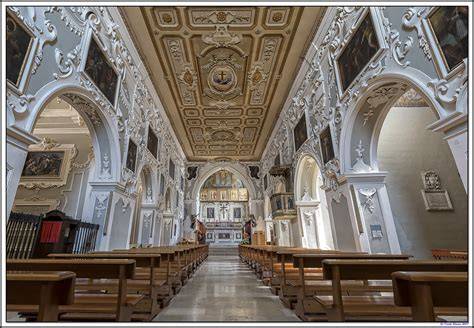 Interno navata chiesa Piteglio