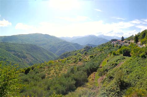 Paesaggio collinare della Valle Arroscia