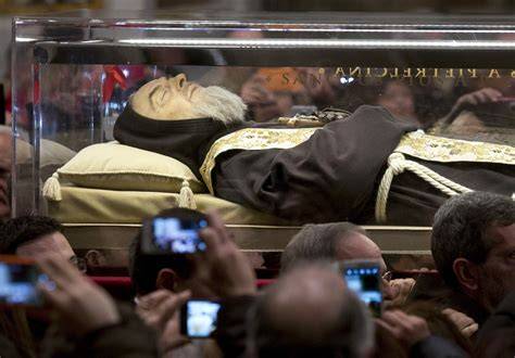 Ricostruzione della teca di Padre Pio