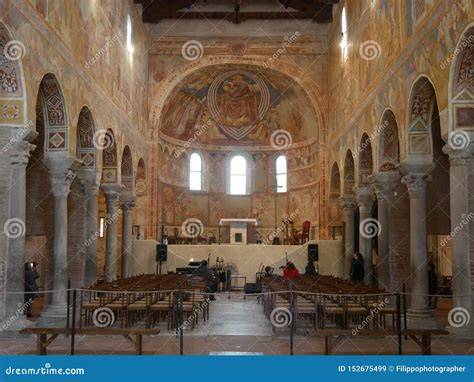 Interno romanico dell’abbazia