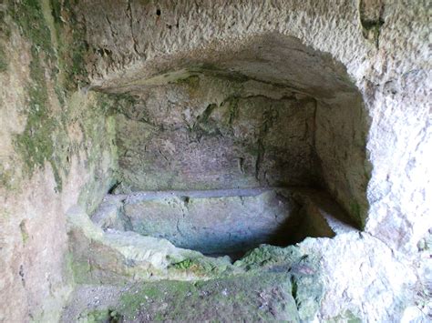 Tombe rupestri lungo il fiume Alento