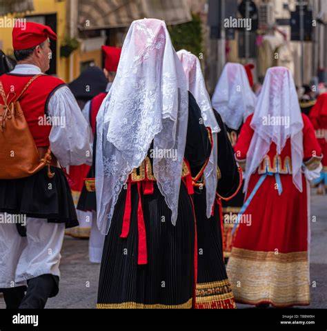 Costumi tradizionali sardi cavalieri Nuoro