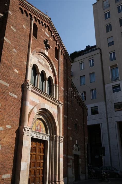 Facciata in mattoni chiesa Besate