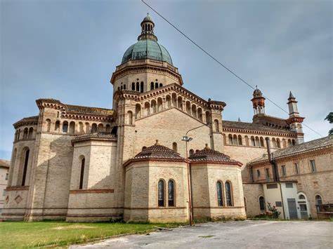 Santuario di Campocavallo facciata neogotica