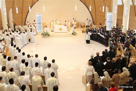 Assemblea liturgica in preghiera