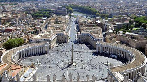 Motociclisti in Piazza San Pietro