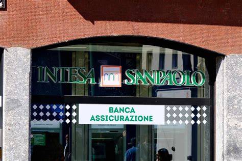 Ingresso filiale bancaria Sant'Ambrogio