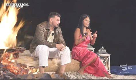 Arcangelo e Nunzia al falò di confronto
