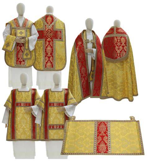 Collezione di paramenti liturgici colorati