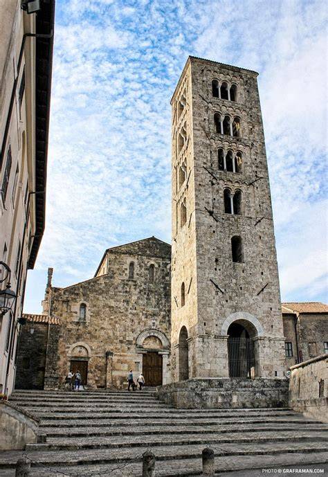 Campanile romanico della Cattedrale di Anagni