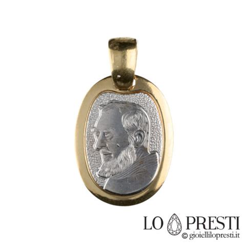 ciondolo d’oro con volto di Padre Pio