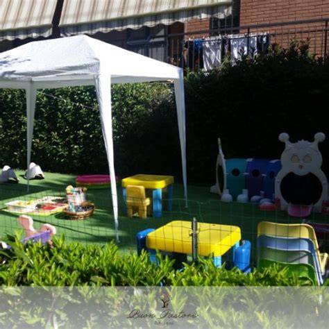 Spazio esterno scuola infanzia con giochi