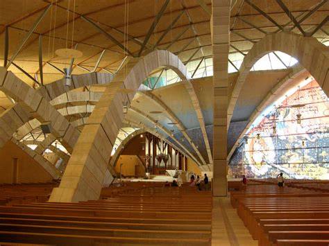Nuova Chiesa di Padre Pio interno