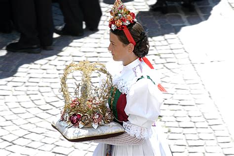 Castelrotto costumi tradizionali Corpus Domini