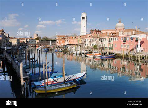 Campo erboso davanti San Pietro Castello Venezia