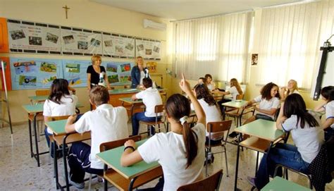 Scuola italiana con crocifisso in aula