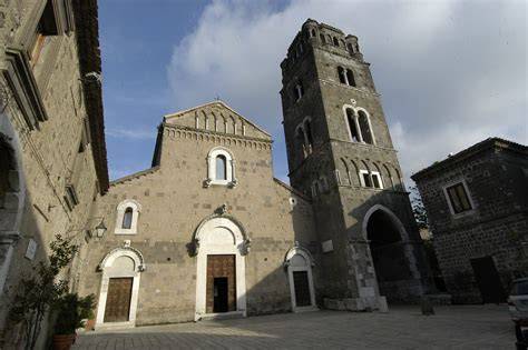 Duomo e strade medievali di Casertavecchia