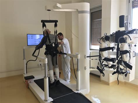 Robot riabilitazione cammino esoscheletro