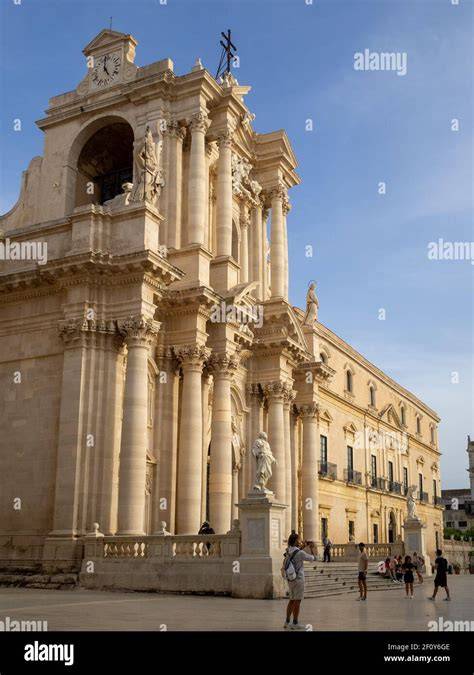 Facciata barocca della cattedrale di Siracusa