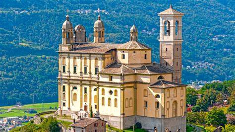 Facciata barocca del santuario di Tresivio