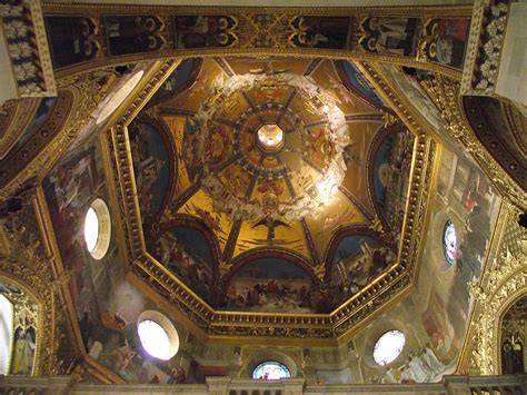 Interno e Santa Casa sotto la cupola