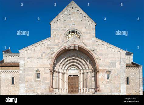 Facciata romanica dell’abbazia di Fontenay