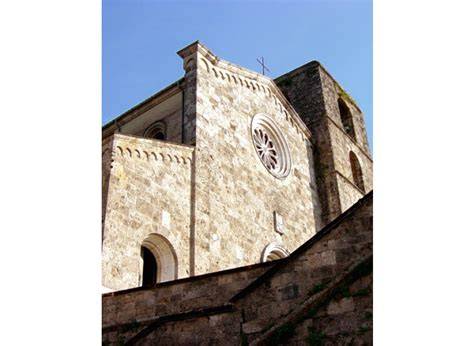 Facciata della cattedrale San Bartolomeo Pontecorvo