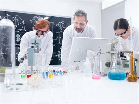 Studenti nel laboratorio di anatomia medica