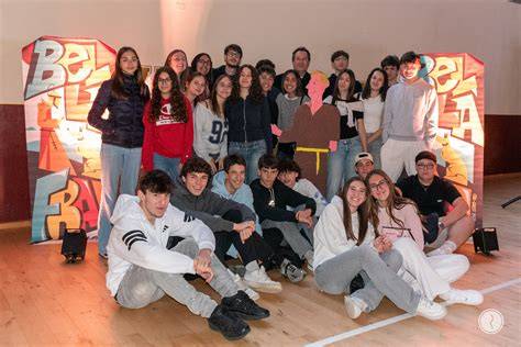 Ragazzi del CRE in preghiera