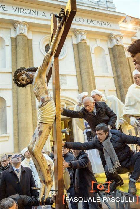 Processione del Crocifisso sulla Vara Trionfale