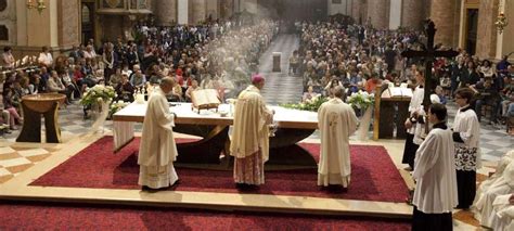 assemblea liturgica durante la Messa