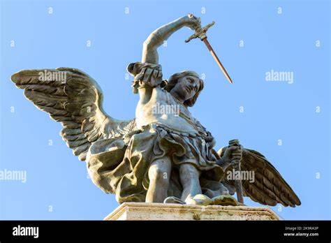 San Michele con spada e ali