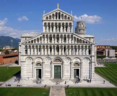 Prospetto laterale bicromo del Duomo di Pisa