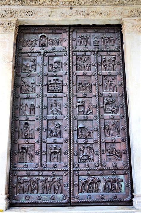 Porta bronzea di San Ranieri