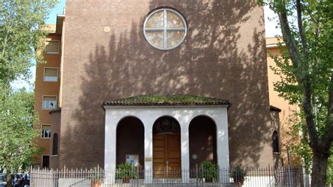 Ingresso della Parrocchia Preziosissimo Sangue Roma