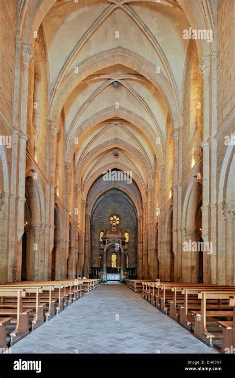 Interno della chiesa abbaziale di Casamari