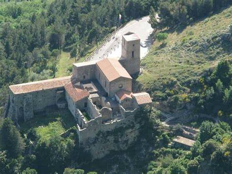 Vista panoramica del Santuario del Taburno