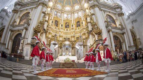 Seises bambini danza sacra Cattedrale Siviglia