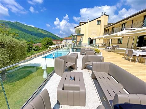 Giardino e terrazza della tenuta