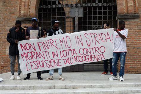 Accoglienza migranti nel castello comboniano