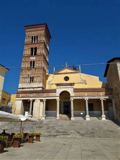 Duomo di Terracina sopra Foro Emiliano