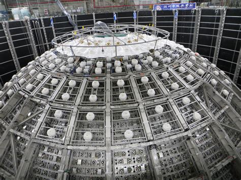 Schema di un esperimento per oscillazioni dei neutrini