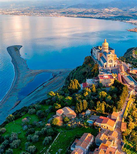 Baia di Tindari e laghetti di Marinello