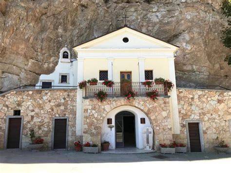 Sentiero Vallepietra Santuario Santissima Trinità