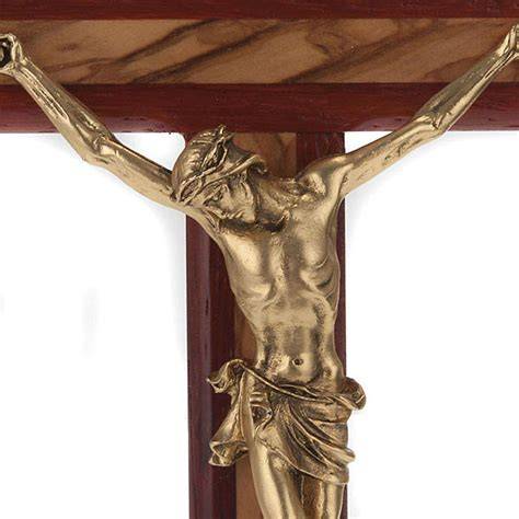 crocifisso grande in legno per cappella